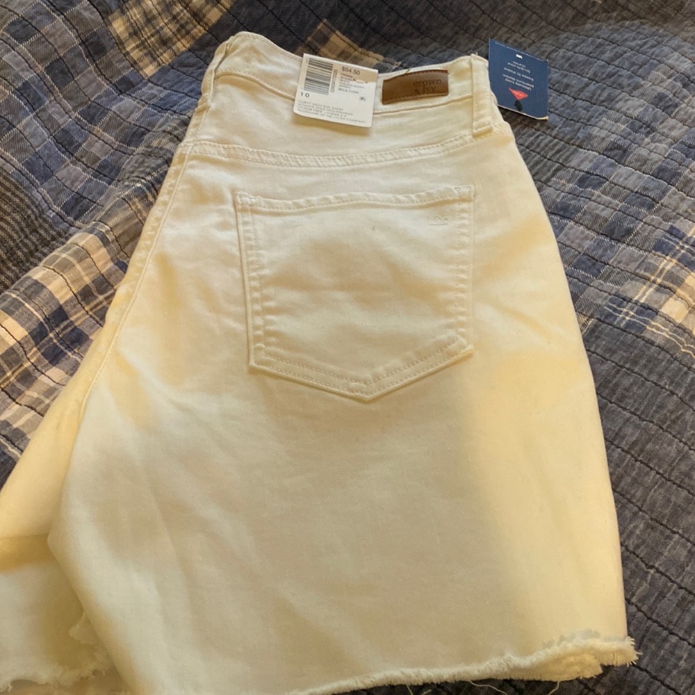 Crown and icy women’s shorts.